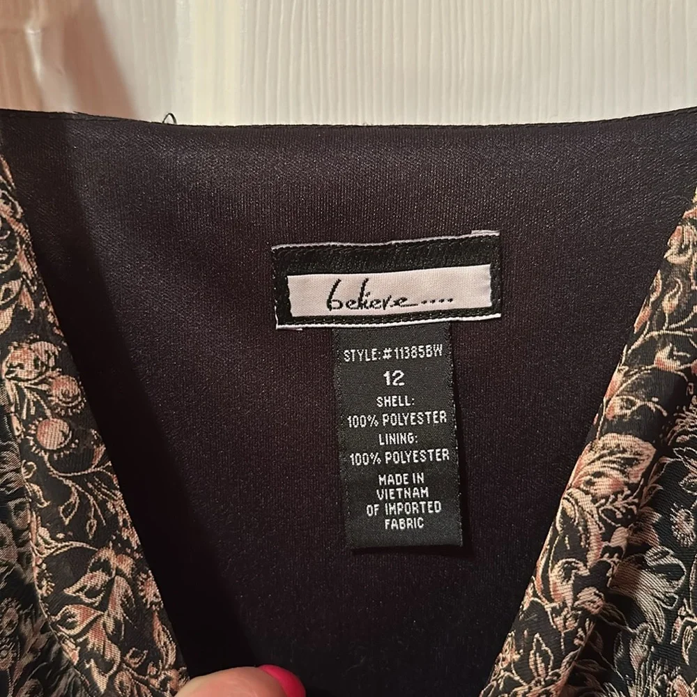 Excellent condition dress for fall, spring or summer!! Size: 12 - Picture 2 of 6